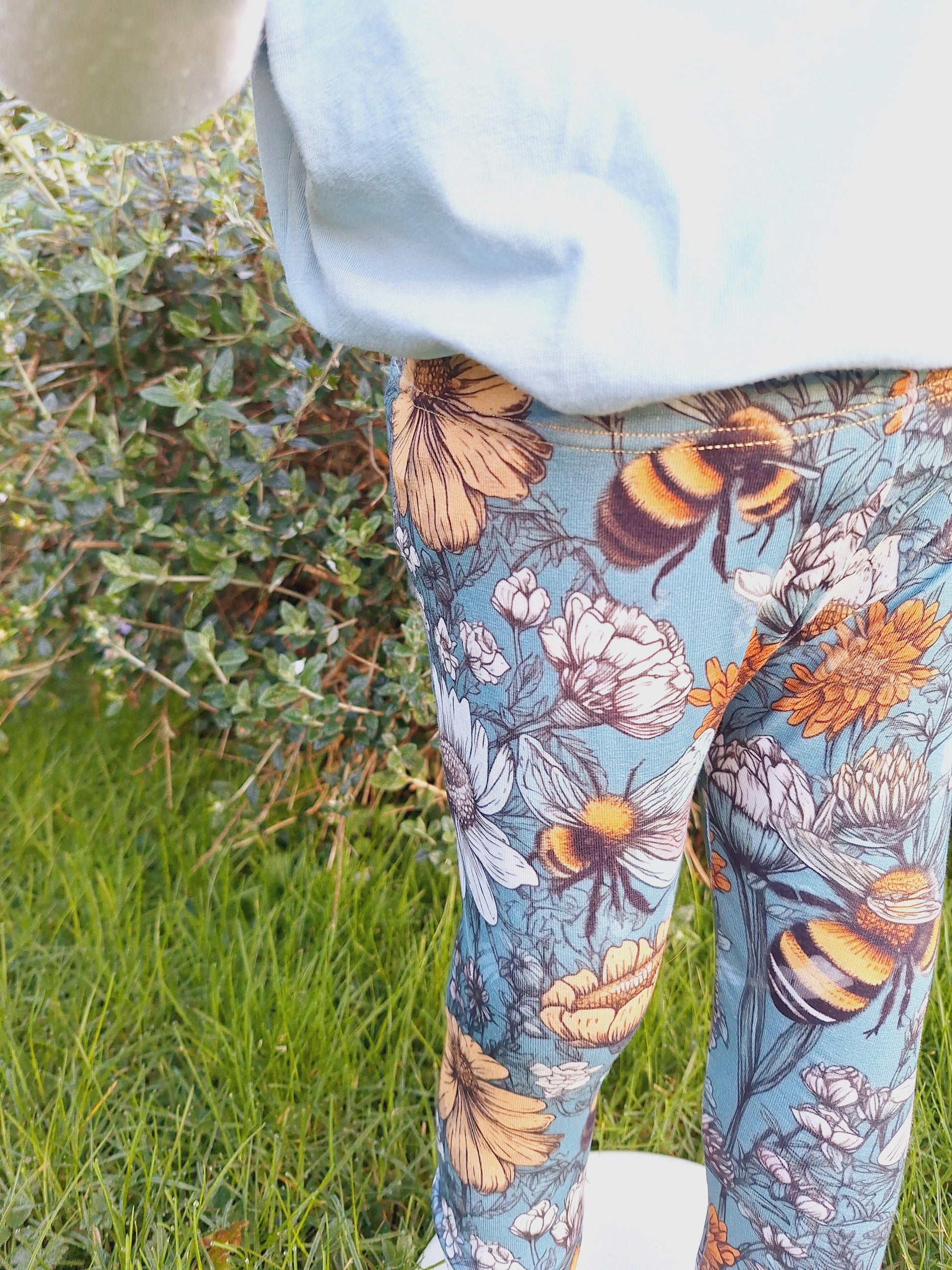Blue childrens leggings with flowers and bees